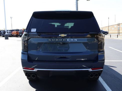 New 2025 Chevrolet Suburban Premier image 6