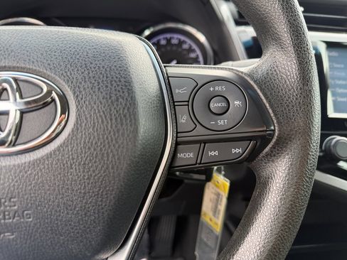 Used 2019 Toyota Camry LE FWD image 19