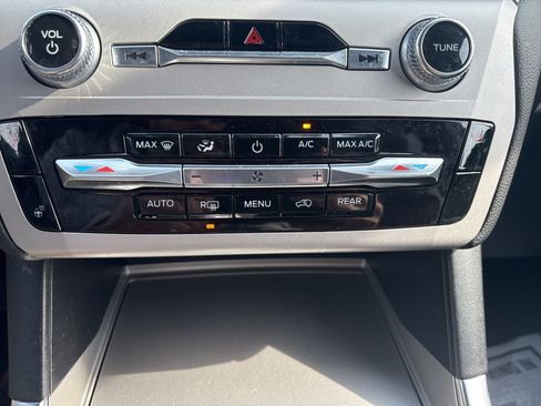 Used 2024 Ford Explorer XLT w/ Equipment Group 202A AWD/4WD image 19