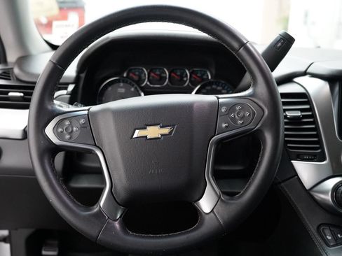 Used 2017 Chevrolet Suburban LT RWD image 20