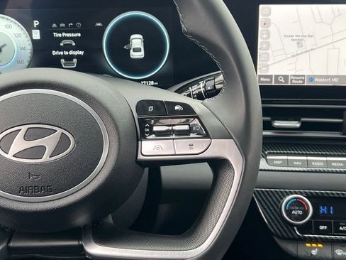 Used 2024 Hyundai Elantra Limited image 30