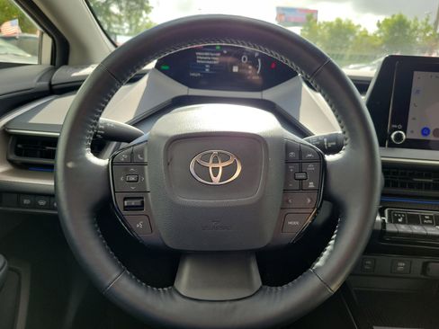 Used 2025 Toyota Prius XLE FWD image 23
