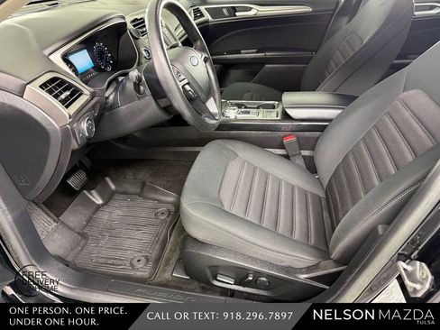 Used 2018 Ford Fusion SE FWD image 17