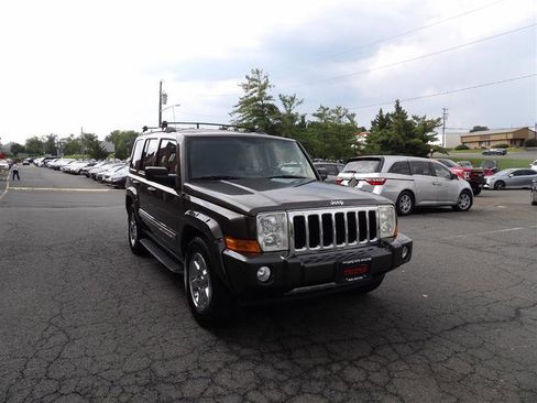 Used 2006 Jeep Commander Limited w/ Trailer Tow Group IV image 2