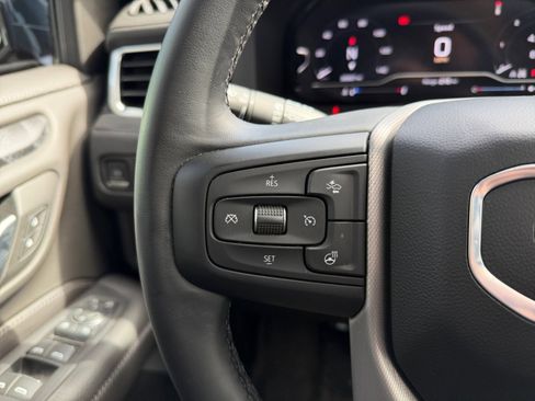 Used 2024 GMC Yukon Denali AWD/4WD image 15