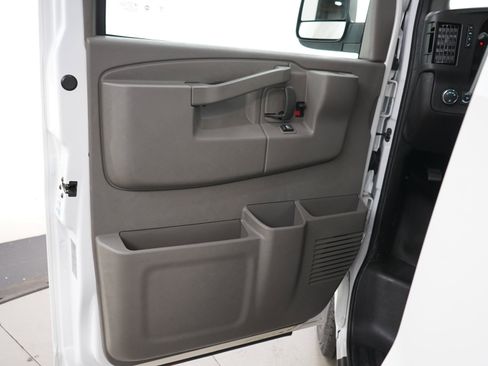 Used 2019 Chevrolet Express 2500 LS w/ Driver Convenience Package RWD image 15