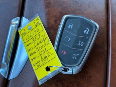 Used 2017 Cadillac Escalade ESV Platinum image 71