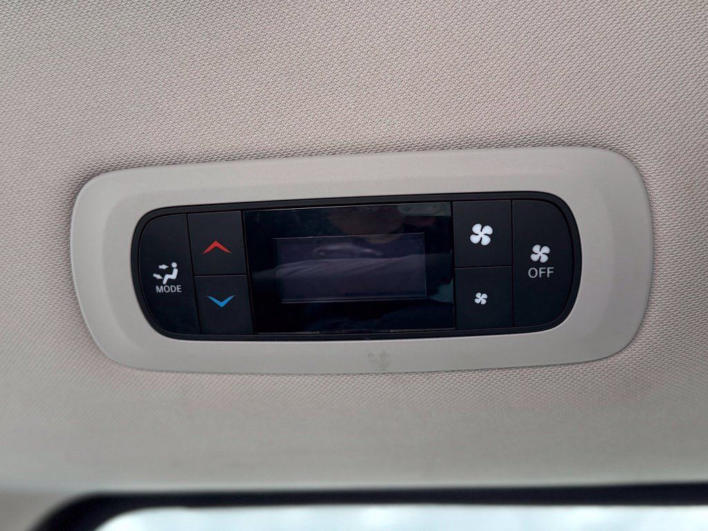 Used 2023 Chrysler Voyager LX FWD image 8