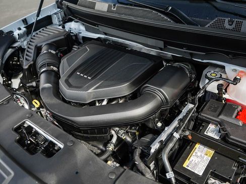 New 2026 Chevrolet Traverse RS w/ LPO, Floor Liner Package image 7