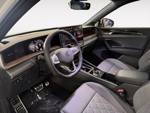 New 2026 Volkswagen Tiguan SEL R-Line AWD/4WD image 10