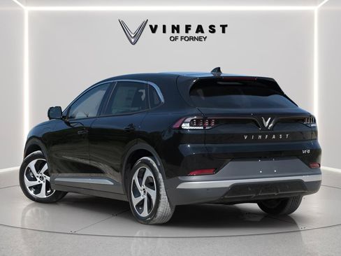 New 2025 VinFast VF 8 Eco image 2