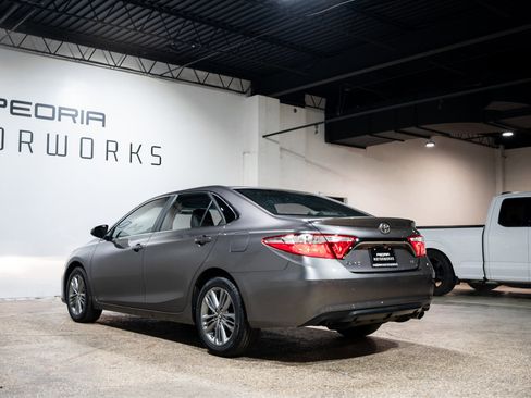 Used 2017 Toyota Camry SE image 5