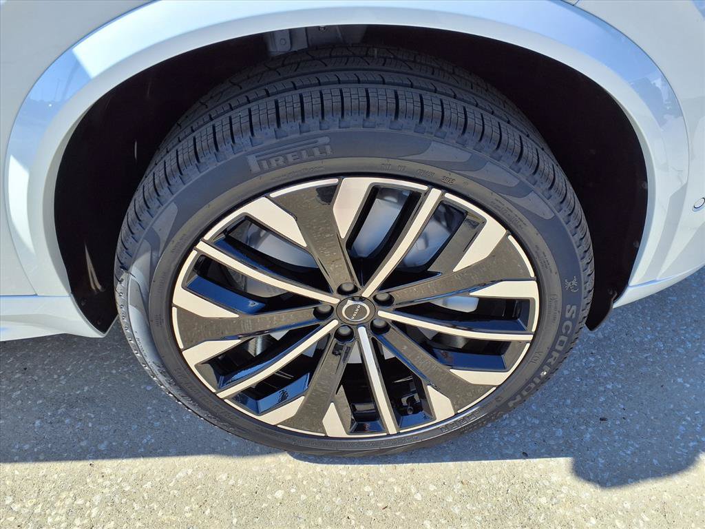 New 2026 Volvo XC90 T8 Plus w/ Protection Package Premier AWD/4WD image 9