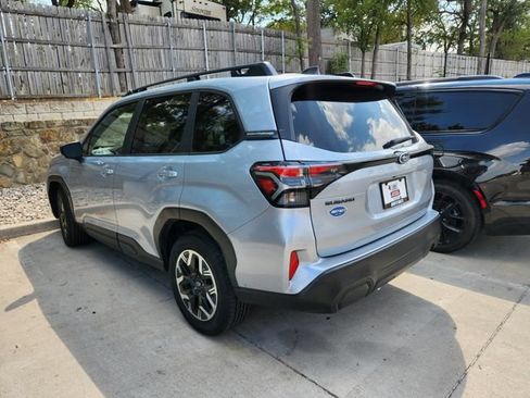 Used 2025 Subaru Forester Premium AWD/4WD image 3