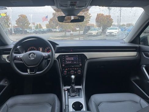 Used 2022 Volkswagen Passat 2.0T SE image 15