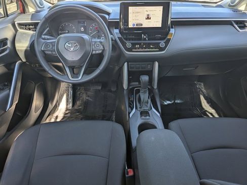 Used 2024 Toyota Corolla Cross LE w/ Moonroof Package image 19