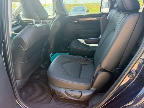 Used 2021 Toyota Highlander Limited AWD/4WD image 6