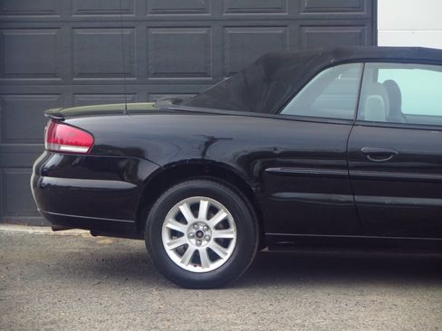 Used 2002 Chrysler Sebring GTC FWD image 23