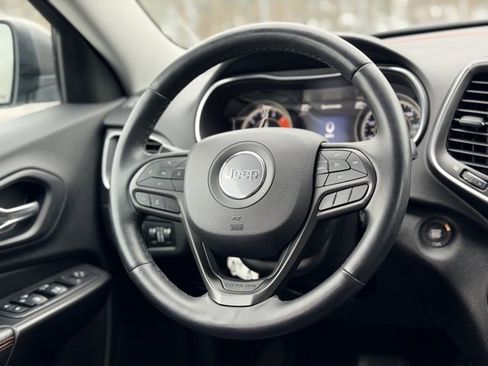 Used 2019 Jeep Cherokee Trailhawk w/ Cold Weather Group image 21