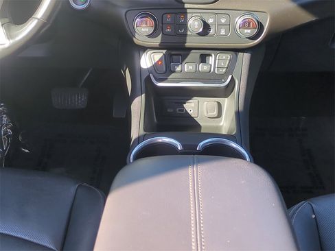 Used 2021 GMC Terrain SLT w/ LPO, Floor Liner Package image 21