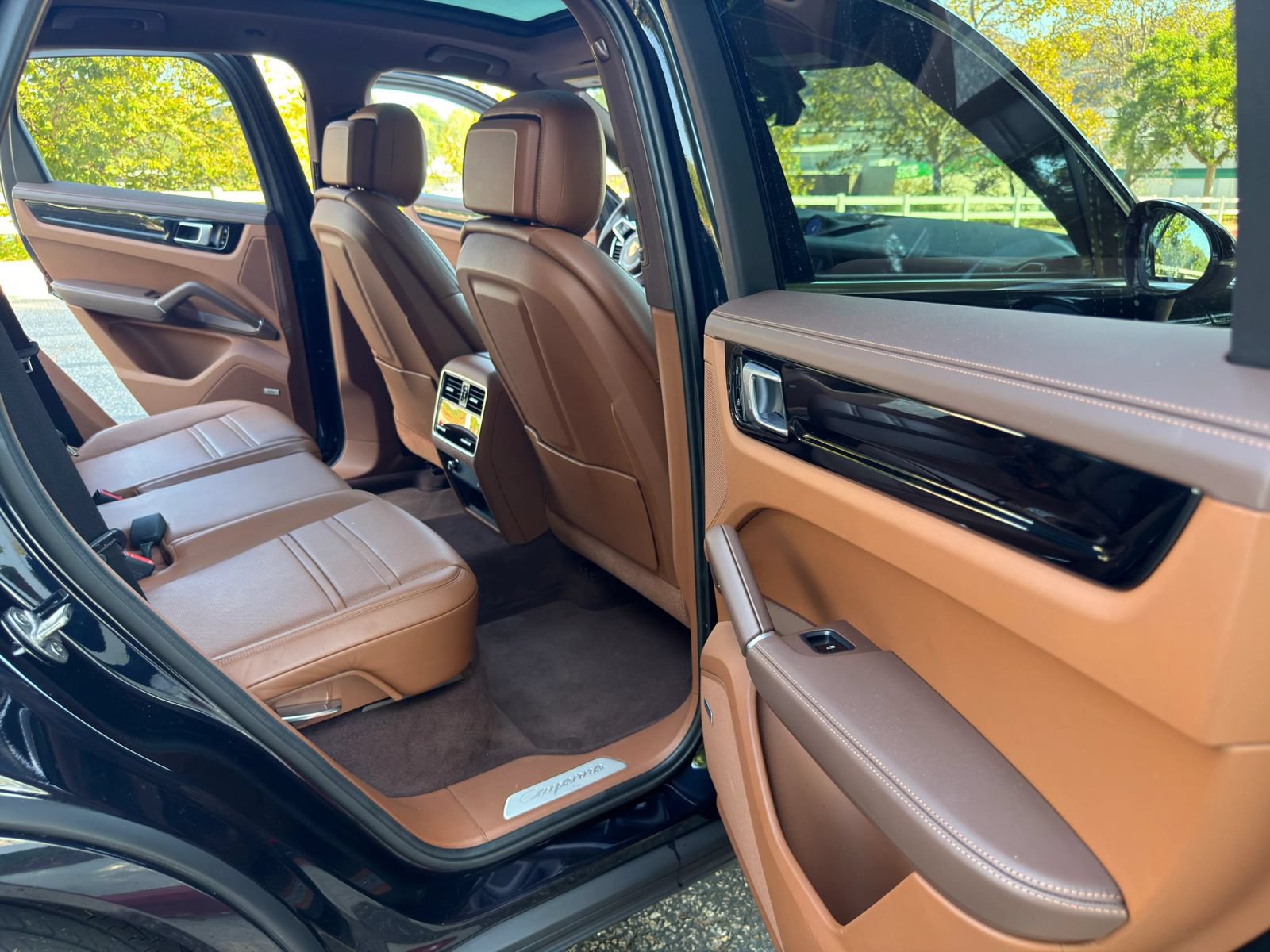 Used 2021 Porsche Cayenne AWD/4WD image 13