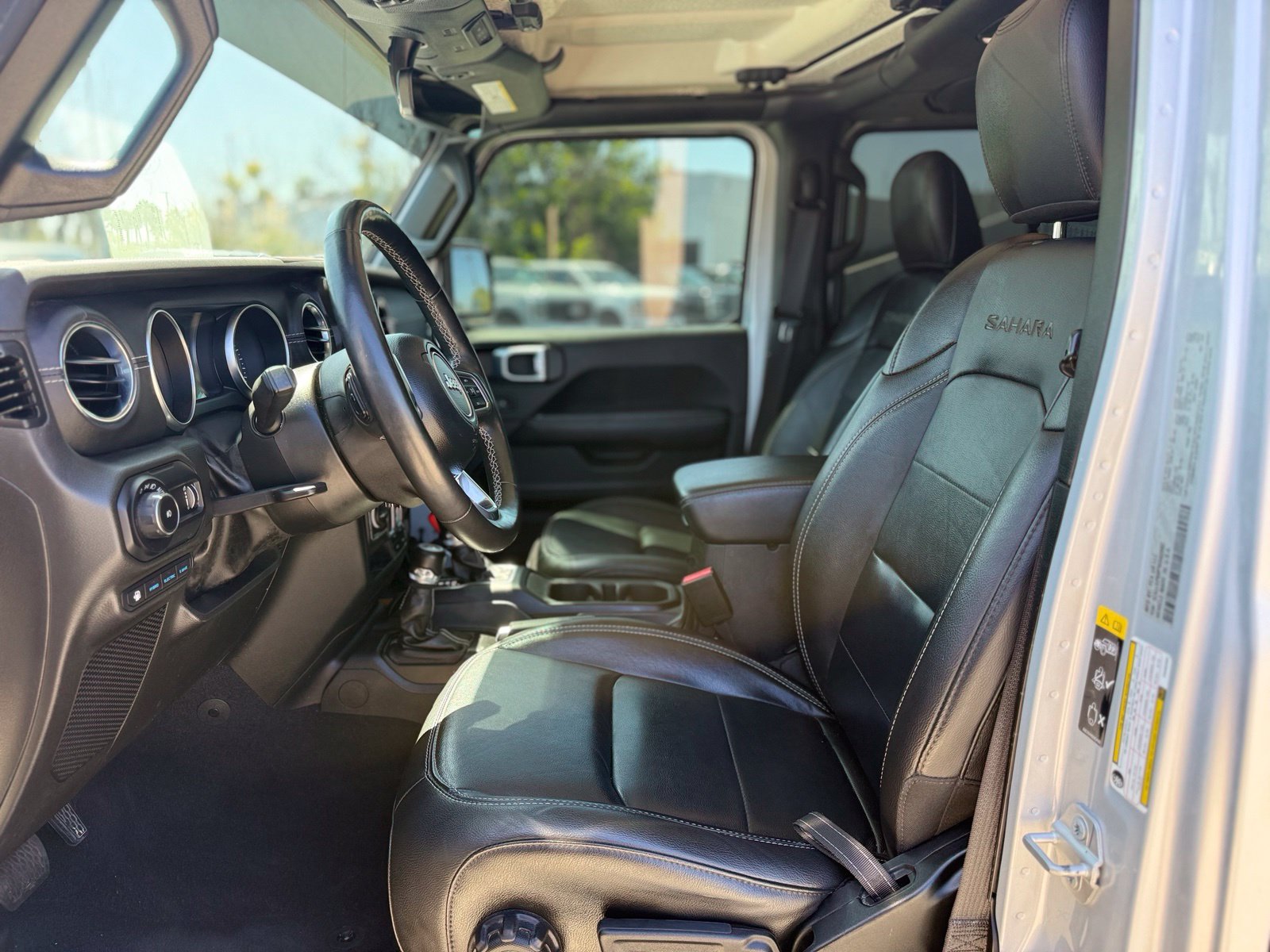 Used 2023 Jeep Wrangler Unlimited Sahara w/ Cold Weather Group AWD/4WD image 5