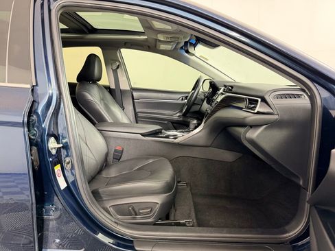 Used 2018 Toyota Camry XLE image 30