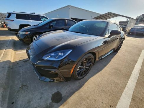 Used 2022 Toyota GR86 Premium RWD image 3