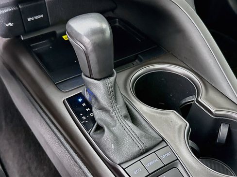 Used 2022 Toyota Camry XSE FWD image 18