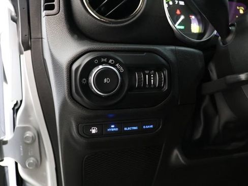Used 2022 Jeep Wrangler Unlimited Sahara AWD/4WD image 22
