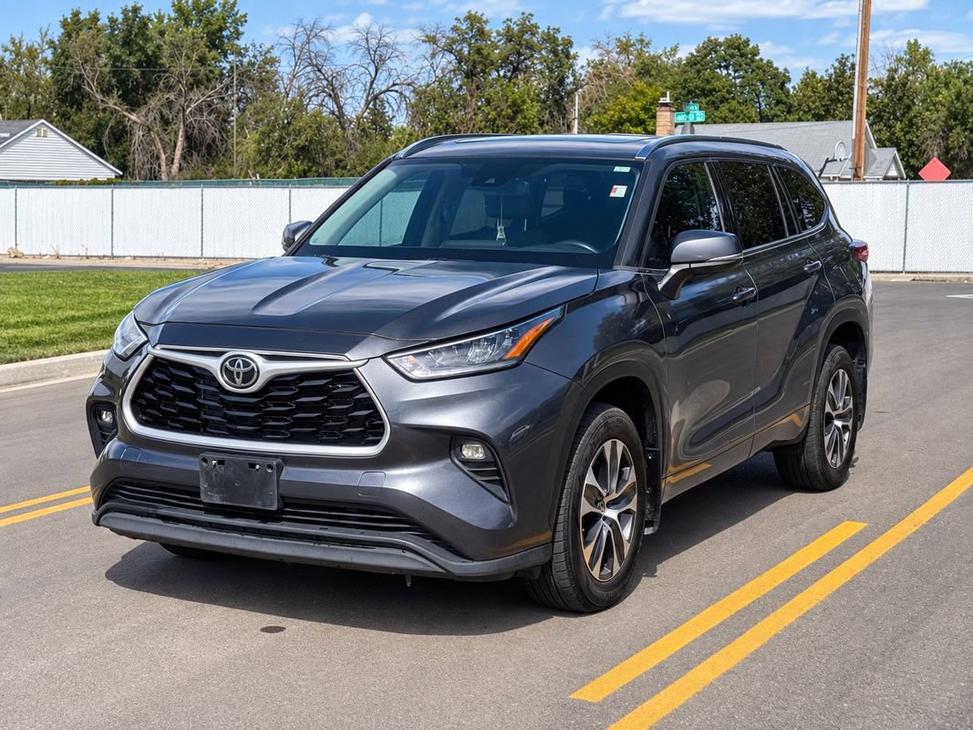 Used 2020 Toyota Highlander XLE AWD/4WD image 1