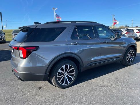 Used 2025 Ford Explorer ST-Line image 4