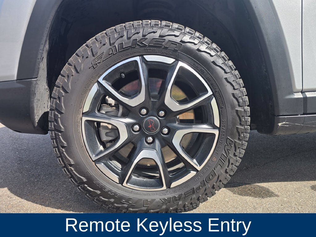 Used 2025 Jeep Compass Trailhawk AWD/4WD image 9