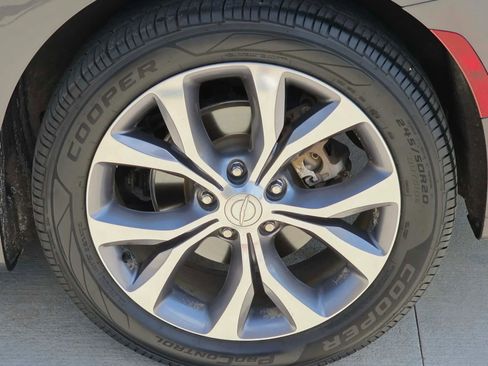 Used 2018 Chrysler Pacifica Limited w/ Tire & Wheel Group FWD image 34