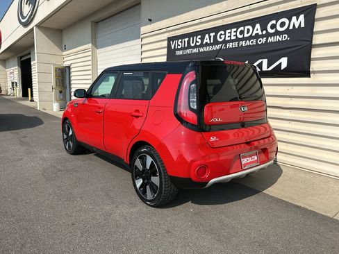 Used 2017 Kia Soul + w/ Designer's Package FWD image 6