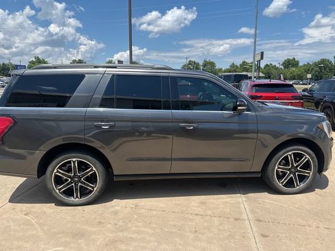 Used 2021 Ford Expedition Limited RWD image 4