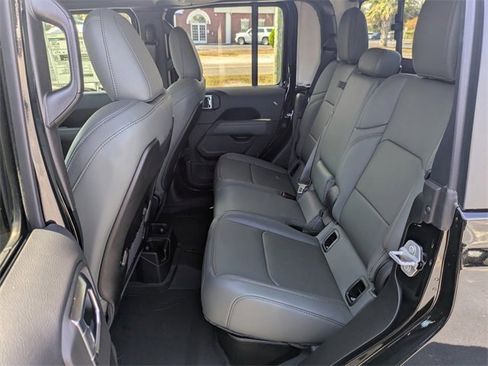 New 2025 Jeep Gladiator Mojave w/ Convenience Group image 14