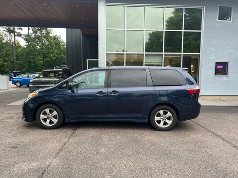 Used 2020 Toyota Sienna L FWD image 2