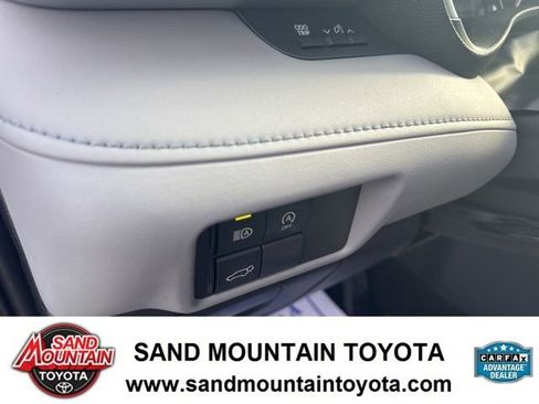 Used 2023 Toyota Highlander XLE image 15