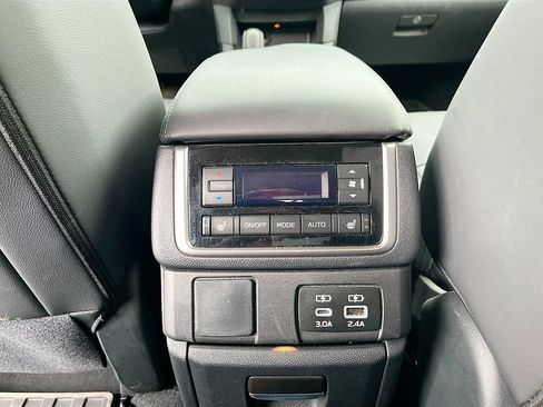 Used 2024 Subaru Ascent Limited AWD/4WD image 27