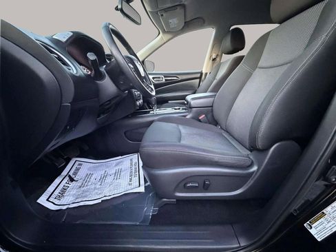 Used 2018 Nissan Pathfinder SV image 11