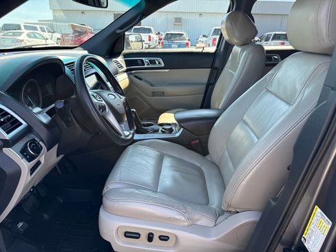 Used 2014 Ford Explorer XLT w/ Equipment Group 202A AWD/4WD image 11