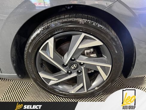 Used 2025 Hyundai Elantra SEL FWD image 19