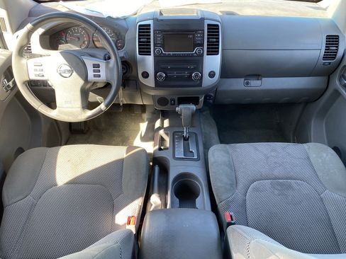 Used 2018 Nissan Frontier SV image 15