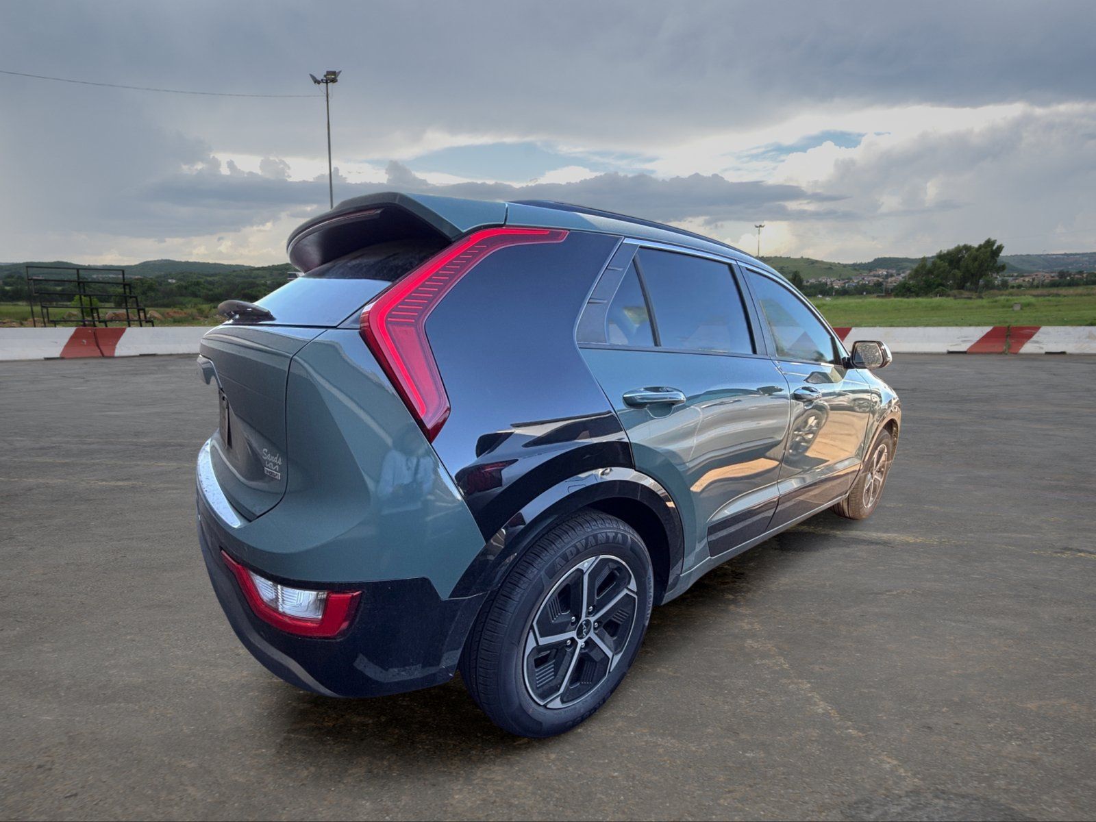 Certified 2024 Kia Niro FWD image 3