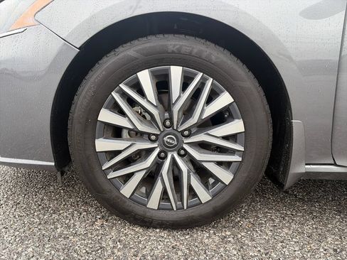 Used 2025 Nissan Altima 2.5 SL FWD image 28