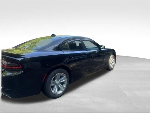 Used 2016 Dodge Charger SXT RWD image 7