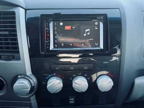 Used 2010 Toyota Tundra 4x4 CrewMax image 13