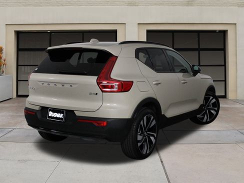 Used 2026 Volvo XC40 B5 Ultra w/ Climate Package image 4