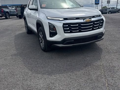 Used 2025 Chevrolet Equinox LT w/ Safety and Technology Package image 11